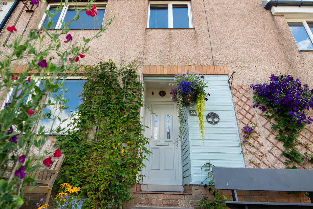 24 Longlands View, Kendal, Cumbria, LA9 6HJ