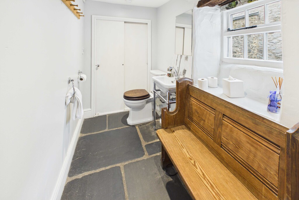 Ford House, The Square, Grange-over-Sands, Cumbria, LA11 6QB., photo 4