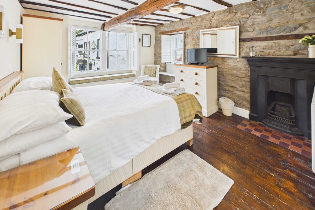 Ford House, The Square, Grange-over-Sands, Cumbria, LA11 6QB., photo 13