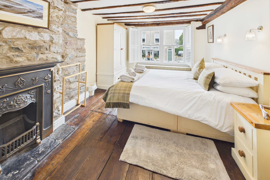 Ford House, The Square, Grange-over-Sands, Cumbria, LA11 6QB., photo 22