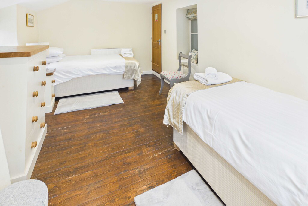 Ford House, The Square, Grange-over-Sands, Cumbria, LA11 6QB., photo 24