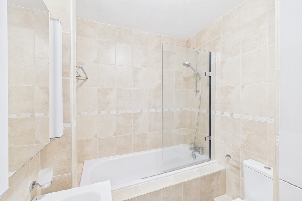 Priory Manor, Rayrigg Road, photo 11