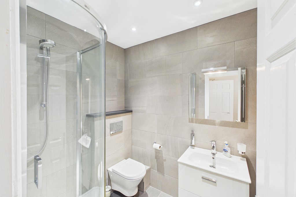 Priory Manor, Rayrigg Road, photo 8