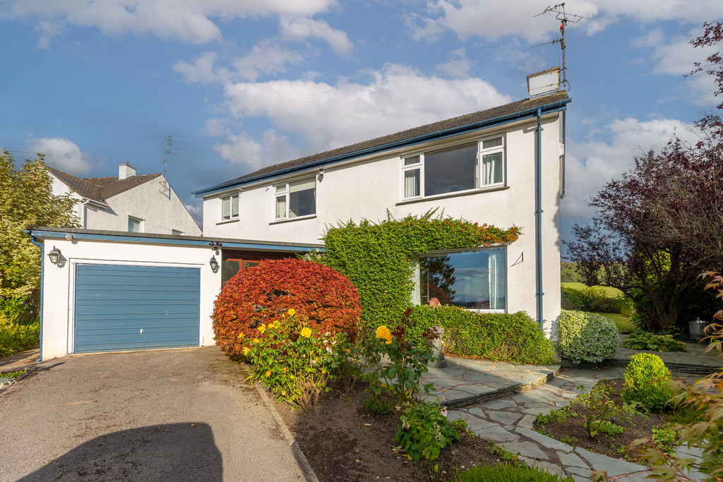 High Meadows, Oxenholme Lane, Natland, Kendal, Cumbria, LA9 7QH