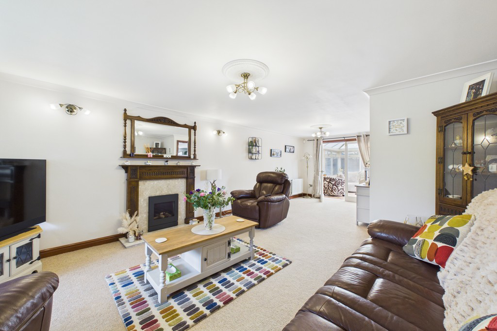 Lounge/ Dining Room