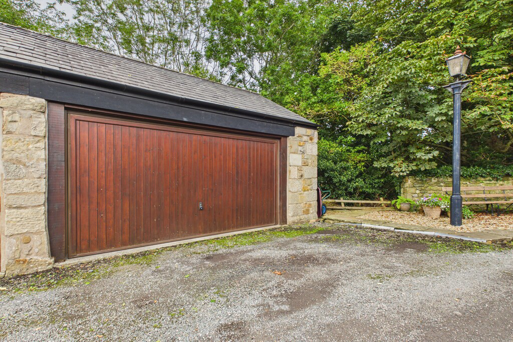 Garage & Parking