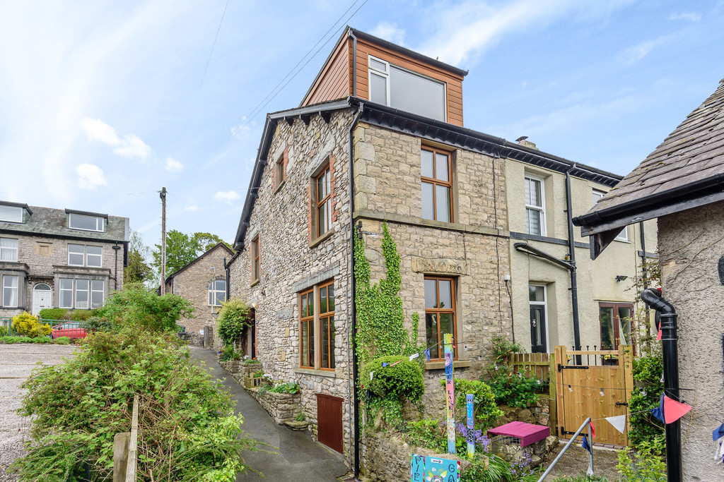 Carr Garth, Pier Lane, Arnside, Cumbria, LA5 0DA