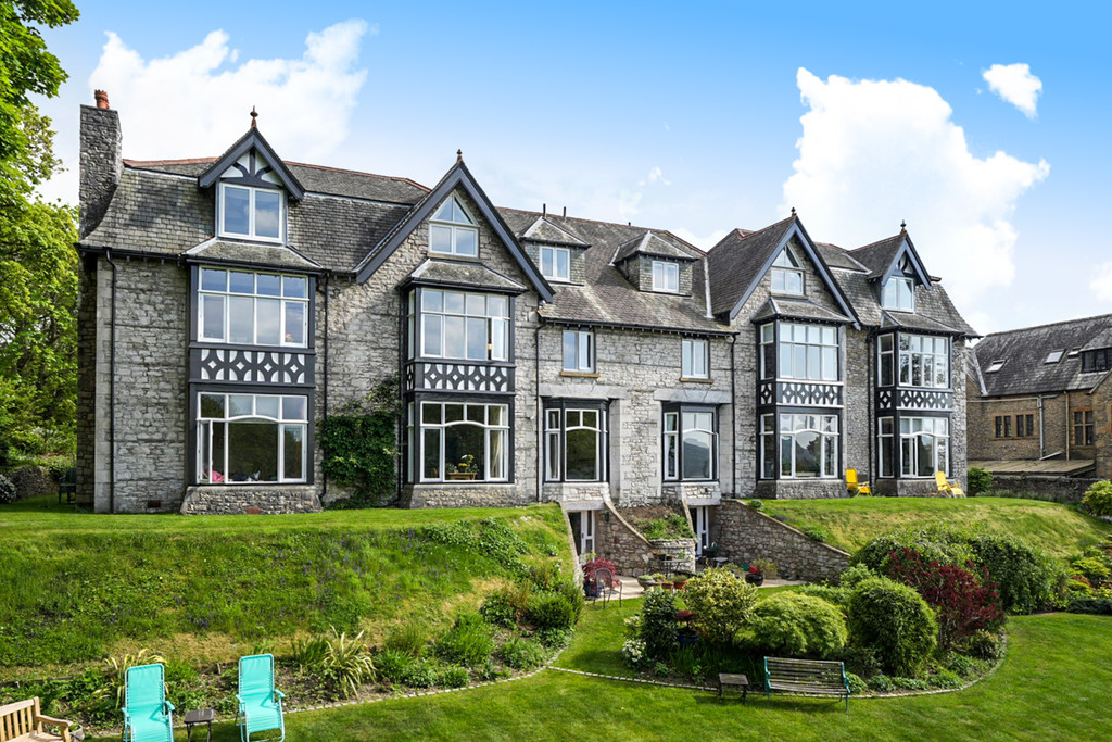 16 Heathcliffe Court, Redhills Road, Arnside, Cumbria, LA5 0AT