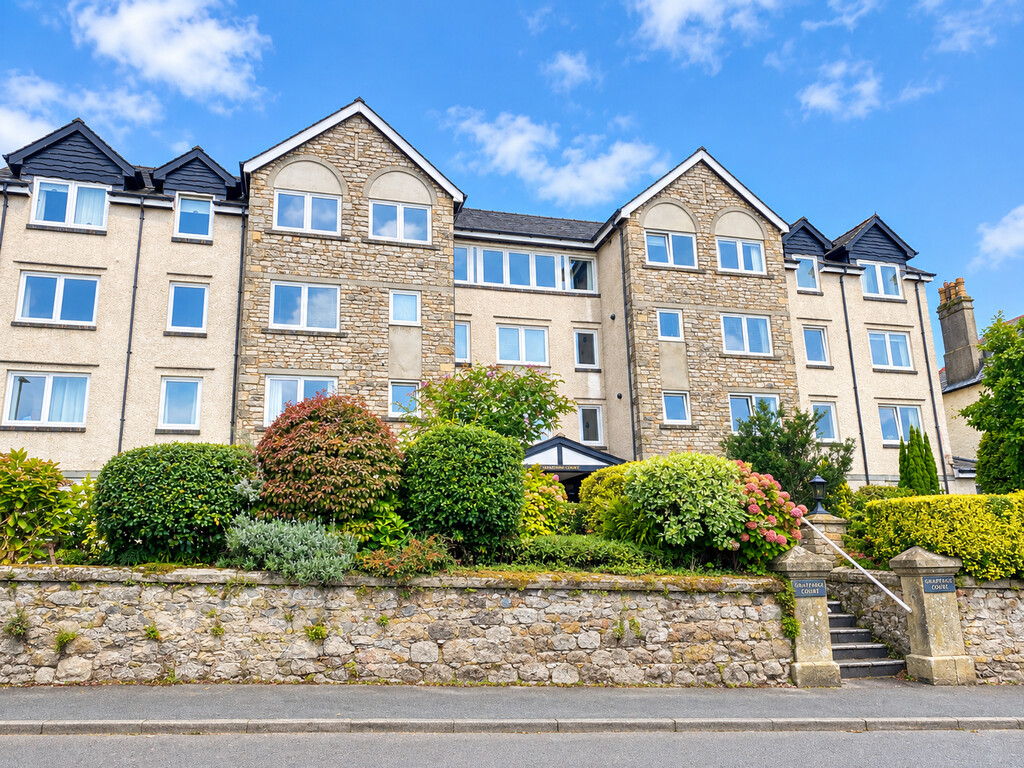 8 Grayrigge Court, Kents Bank Road, Grange-over-Sands, Cumbria, LA11 7HD
