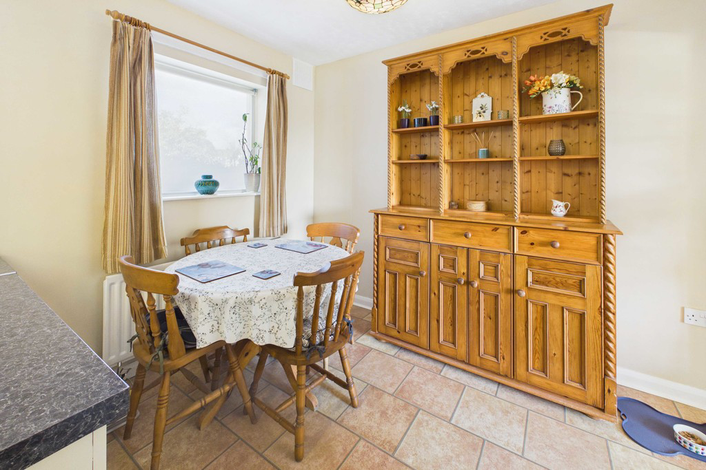 13 Lingarth, Lindale, Grange-over-Sands, Cumbria, LA11 6LA, photo 4