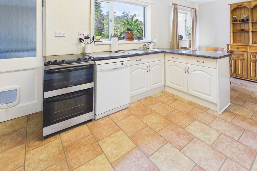 13 Lingarth, Lindale, Grange-over-Sands, Cumbria, LA11 6LA, photo 3