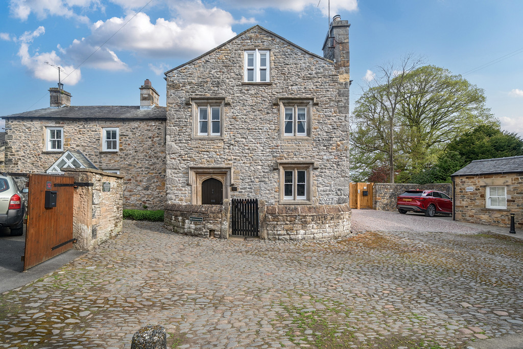 10 Swine Market, Kirkby Lonsdale, LA6 2FT