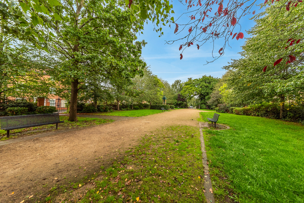 Newton Square, Bromsgrove, photo 13