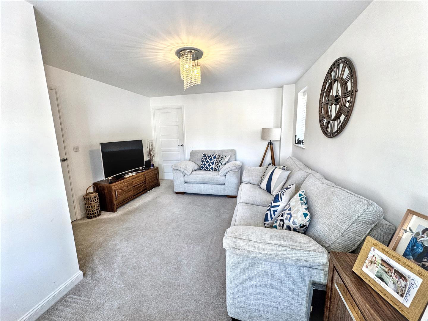 Castle Way, Rogerstone, Newport, photo 6