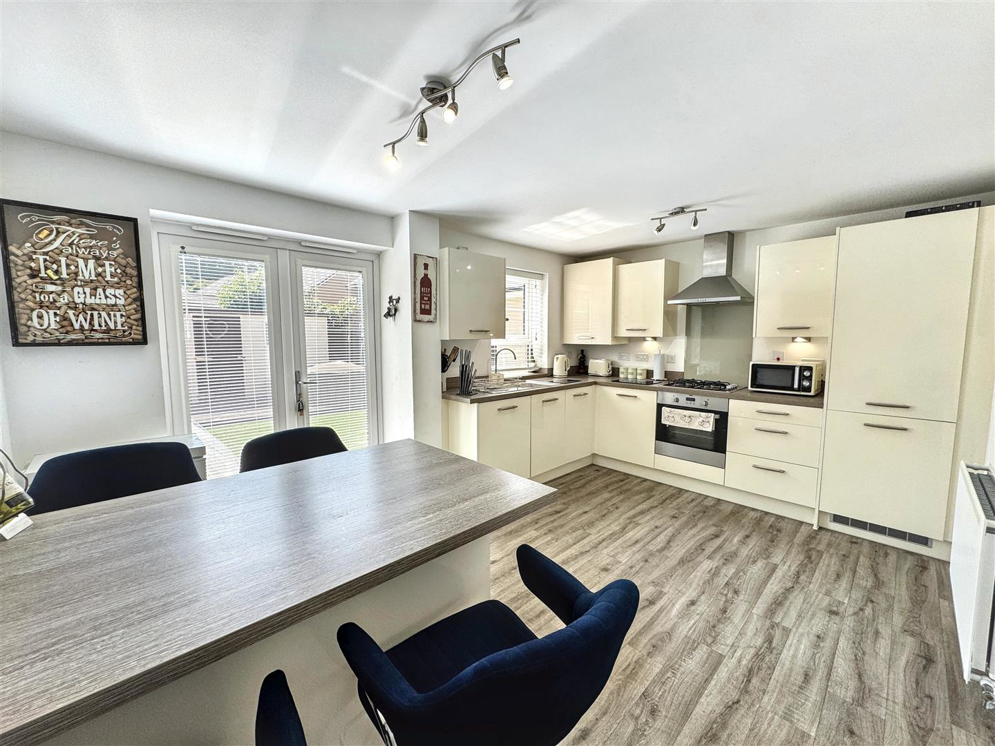 Castle Way, Rogerstone, Newport, photo 3