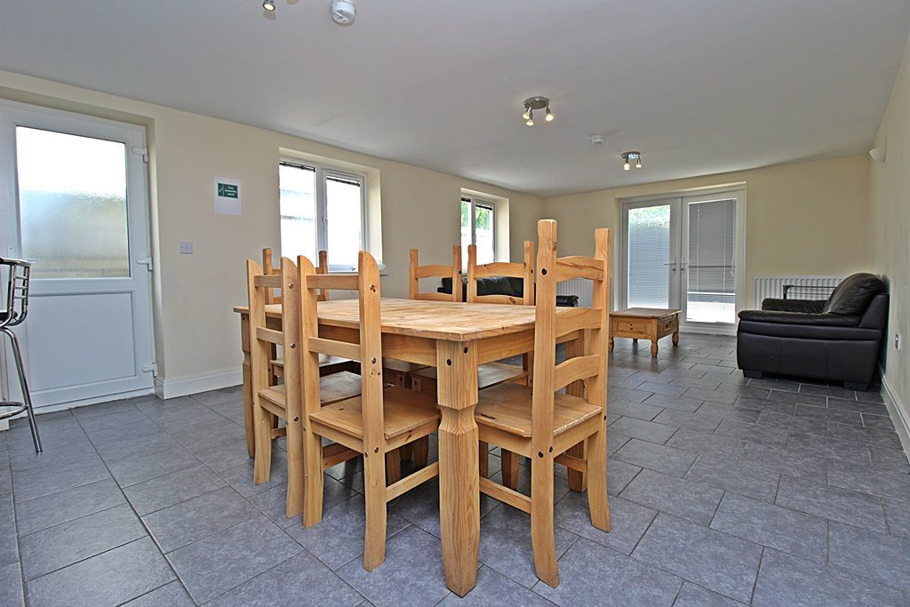Colum Road, Cathays, Cardiff, photo 4