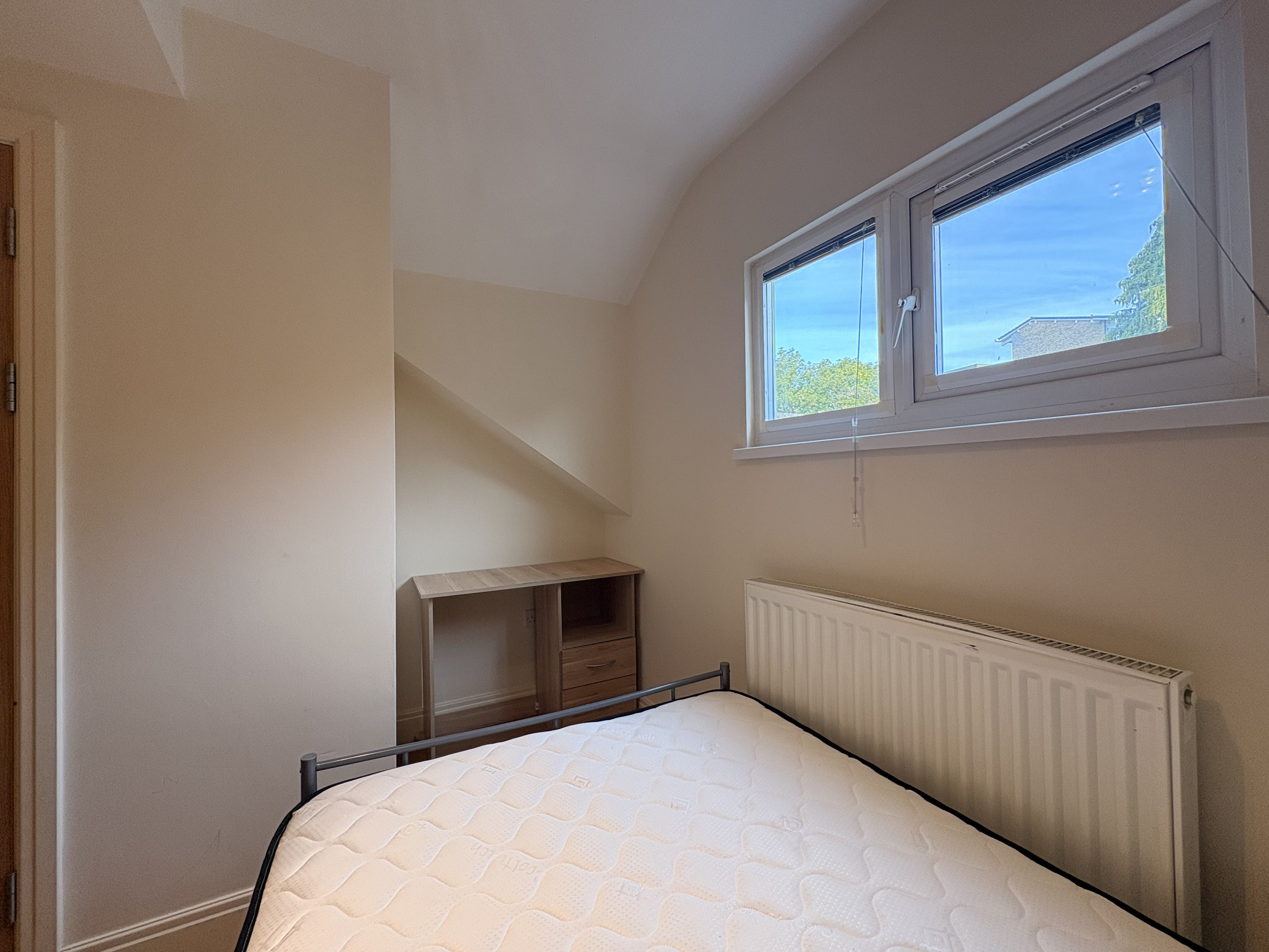 Colum Road, Cathays, Cardiff, photo 3