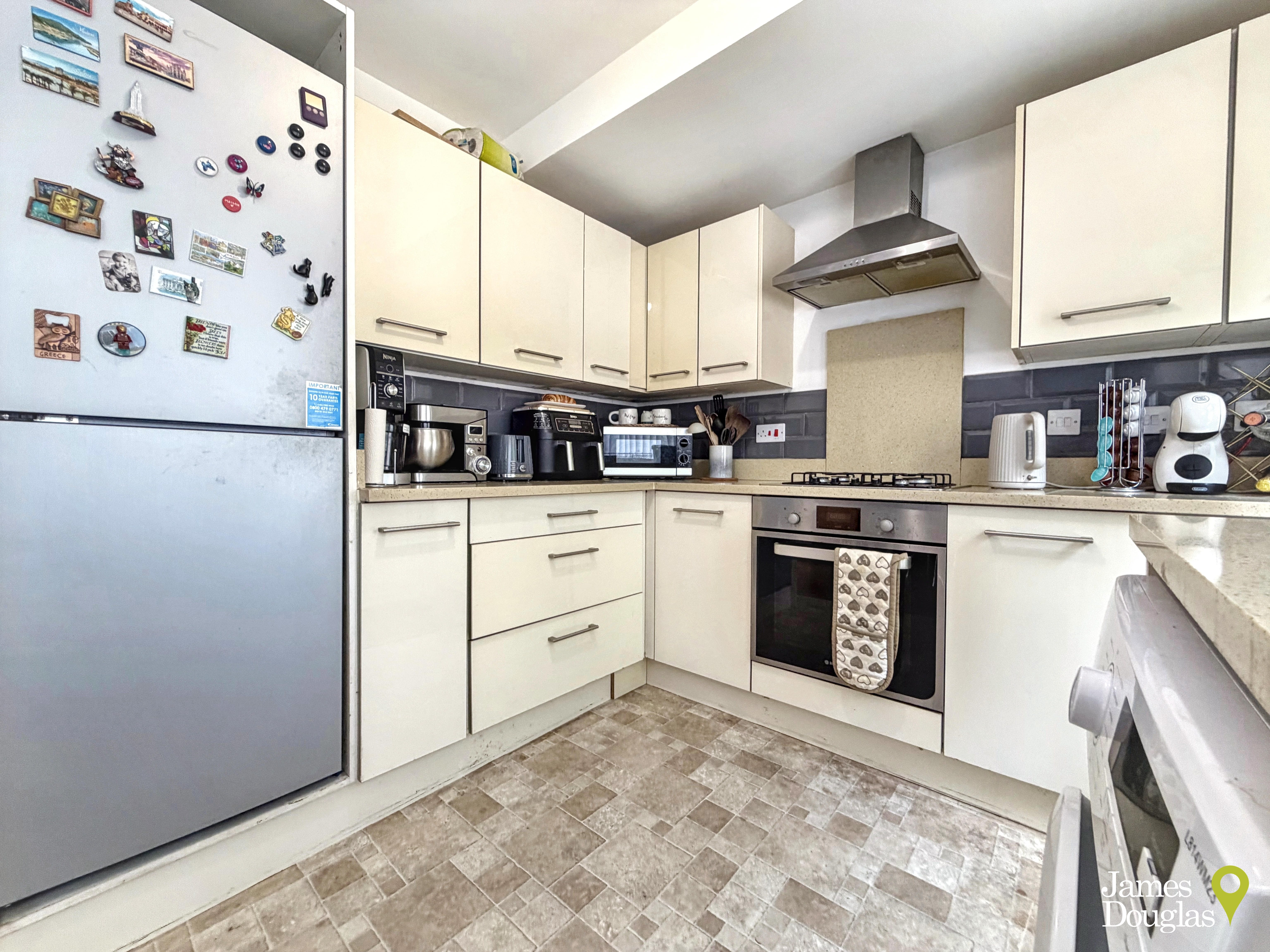 Dan-yr-Allt Close, Rhydyfelin, Pontypridd, photo 11