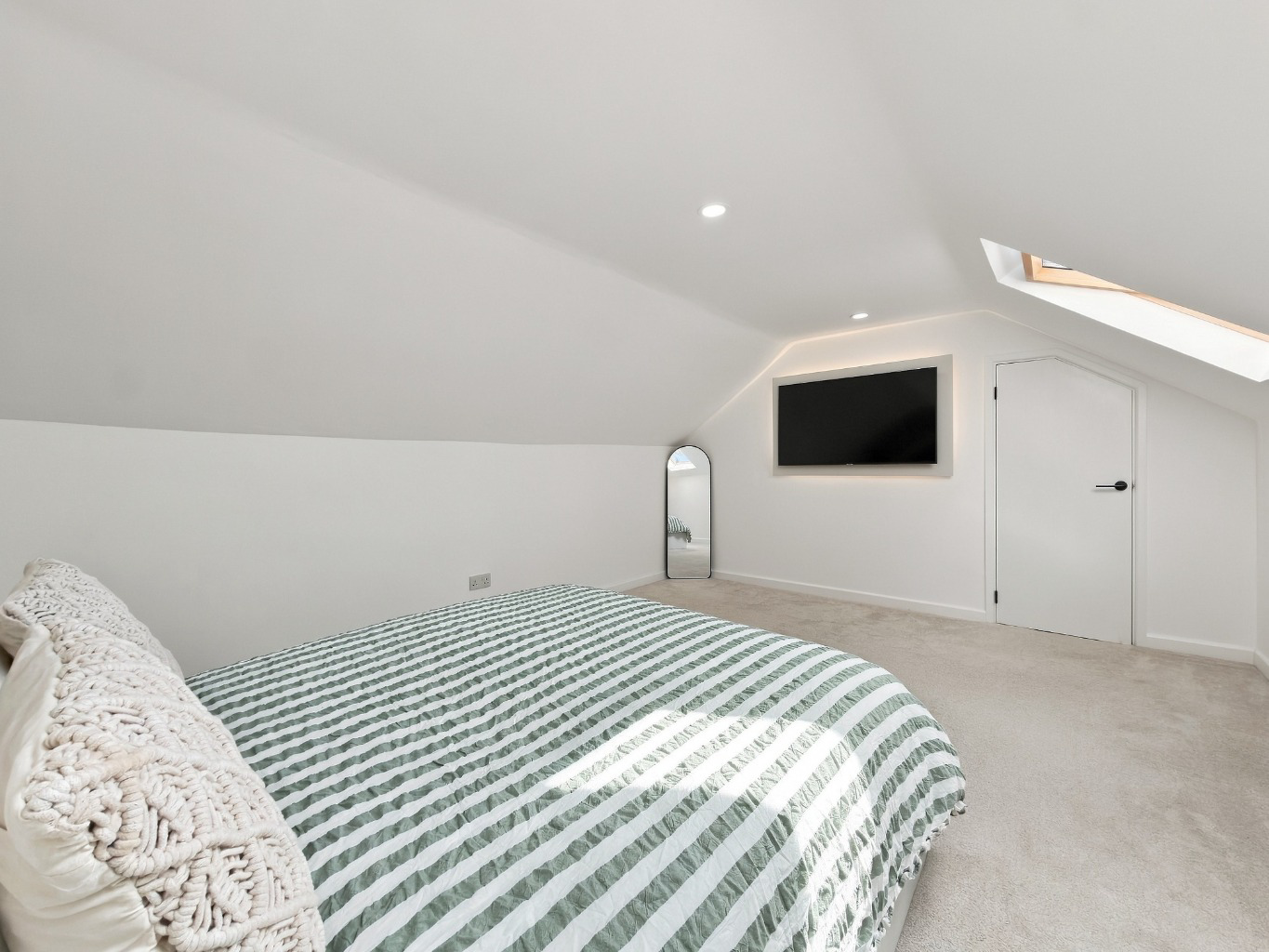 Ty'r Y Sarn Road, Rumney, Cardiff, South Glamorgan, CF3 3BD, photo 16