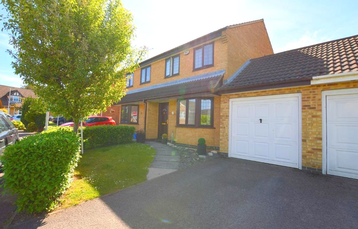 Lambourn Drive, Luton, LU2