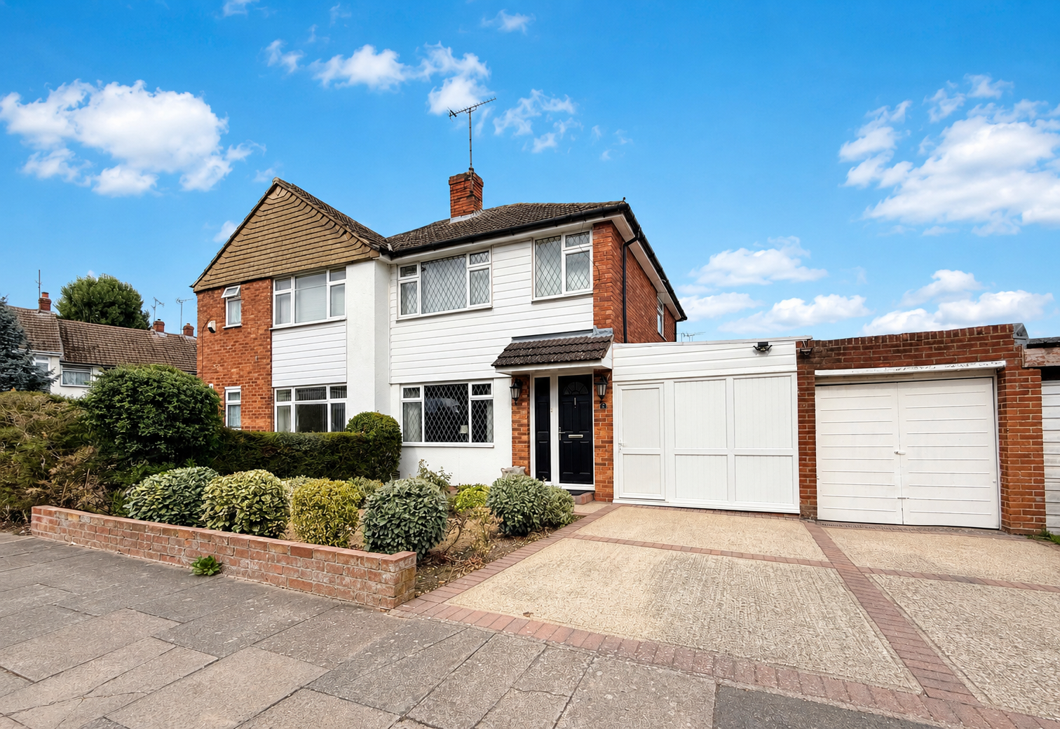 Midhurst Gardens, Luton, LU3