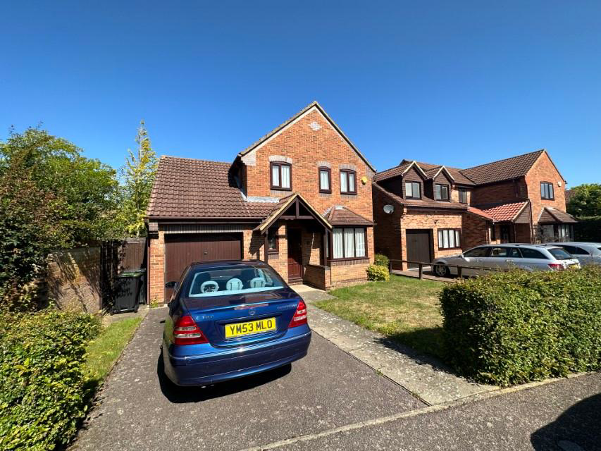 Fleming Close, Biddenham, MK40