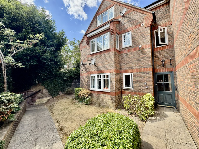 Farley Hill, Luton, LU1