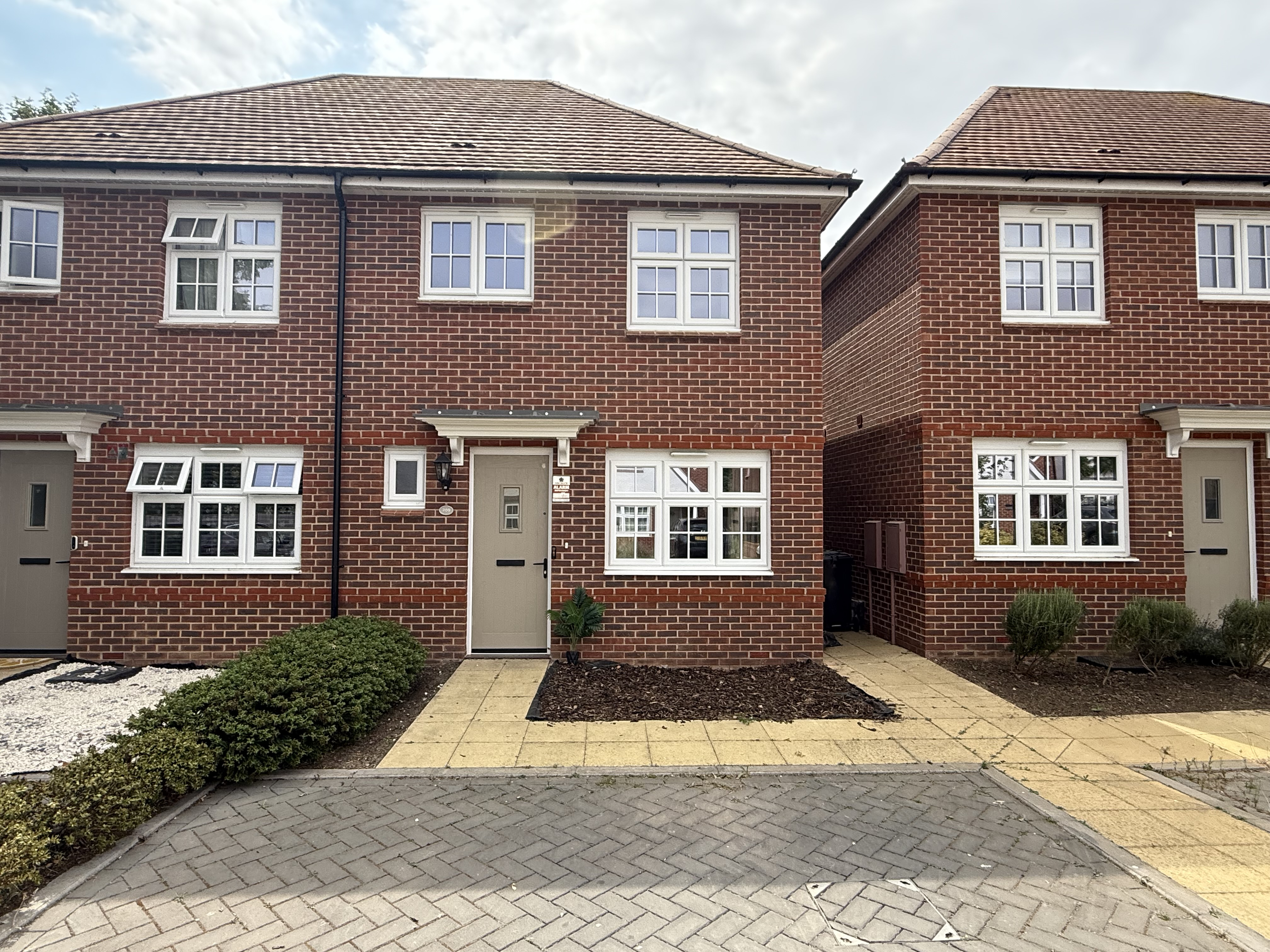 Armstrong Road, Luton, LU2