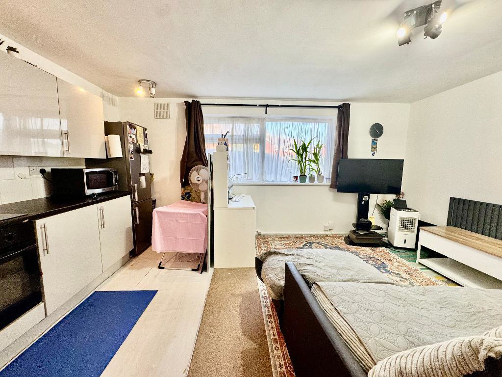 Handcross Road, Luton, LU2, photo 4
