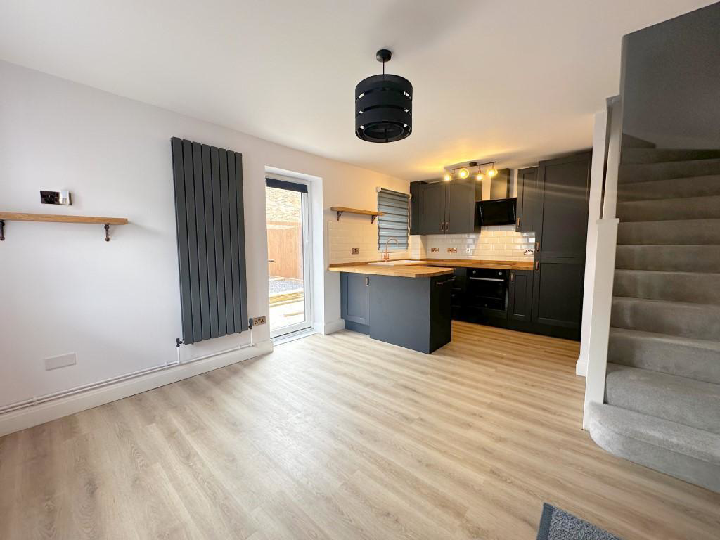 Furze Close, Luton, LU2, photo 2