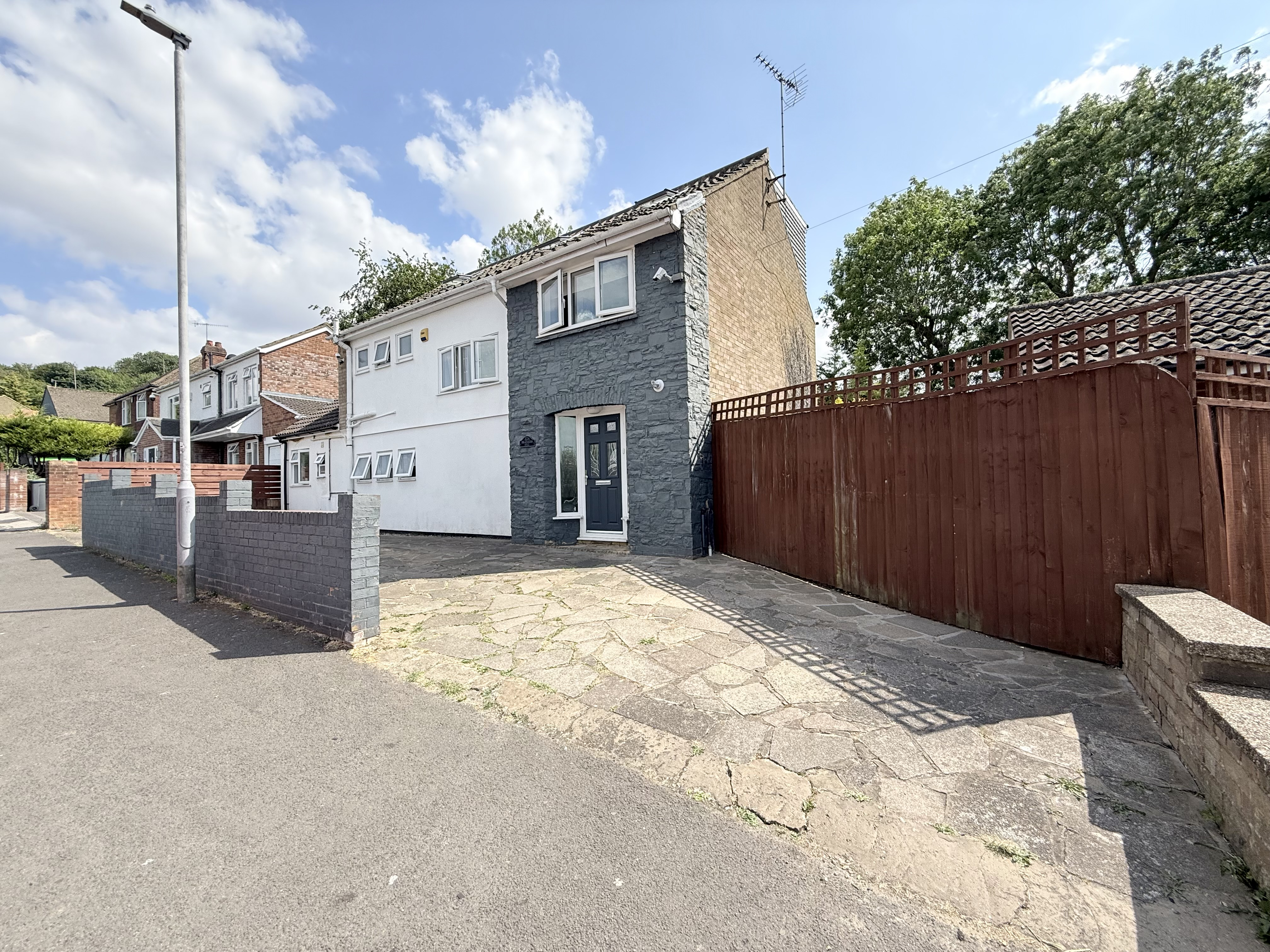 Bradgers Hill Road, Luton, LU2