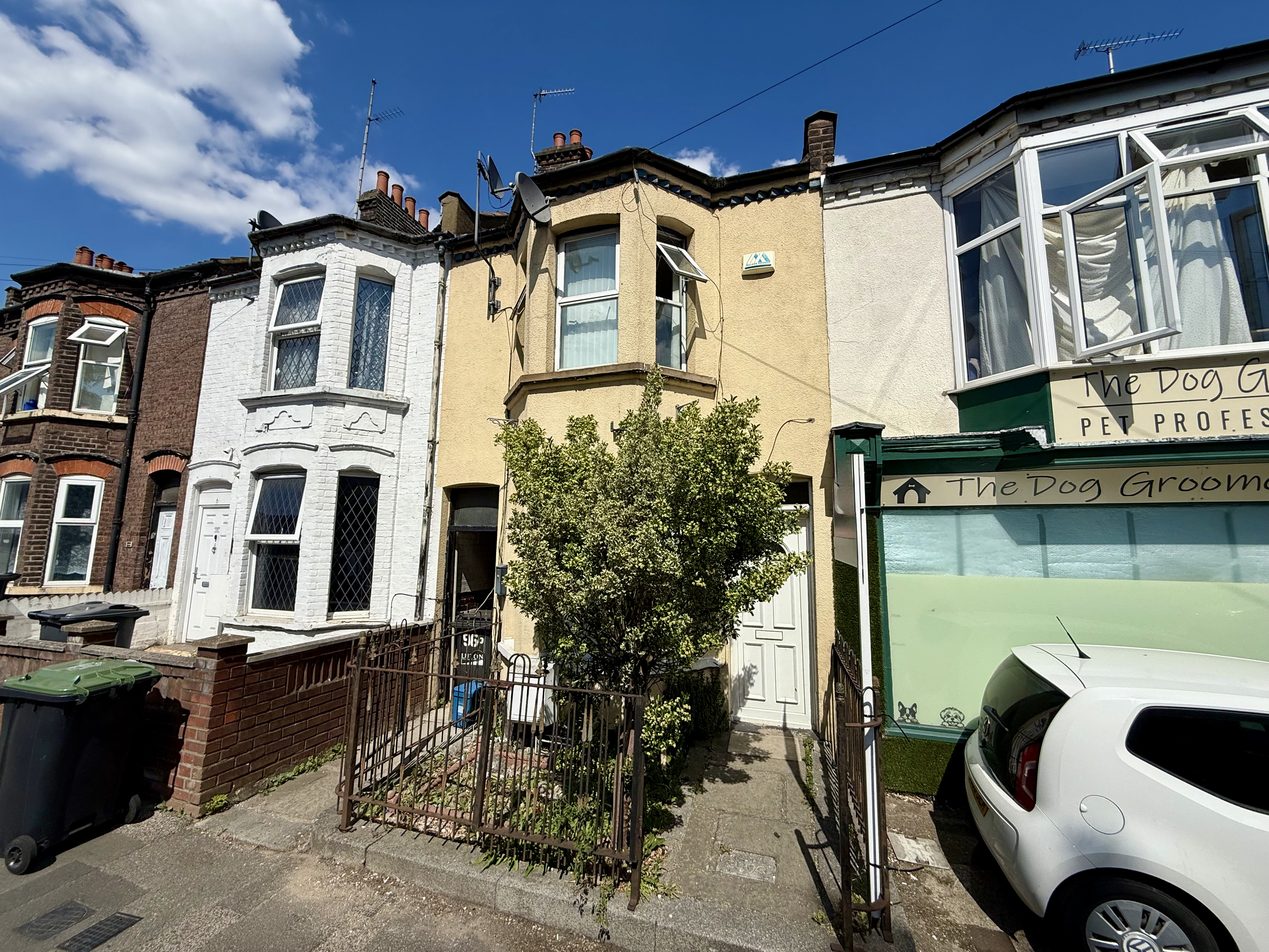Old Bedford Road, Luton, LU2