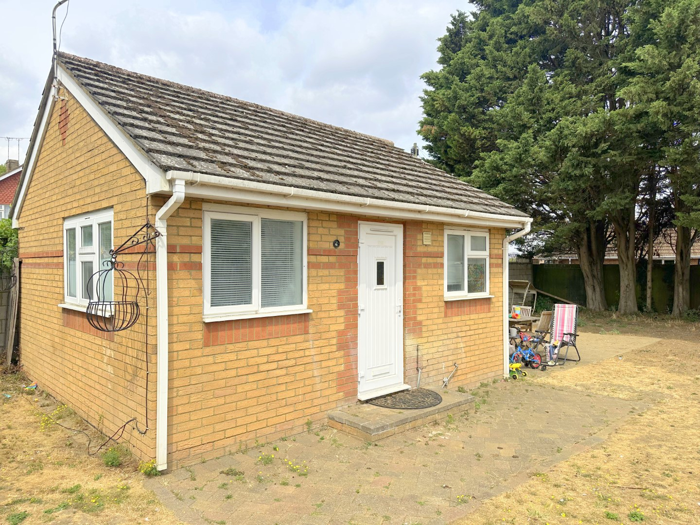 Dunstable Road, Luton, LU4