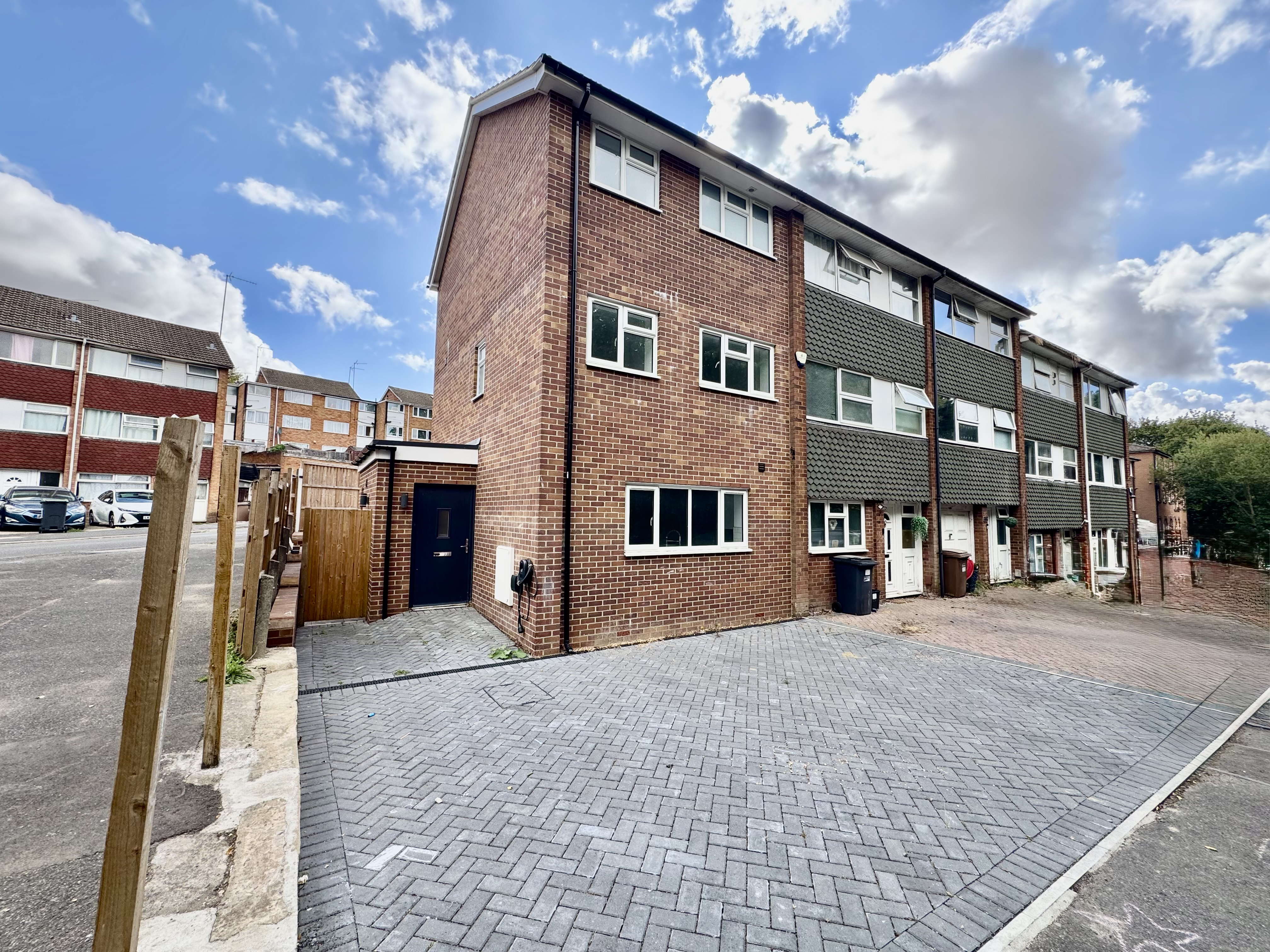 Falconers Road, Luton, LU2