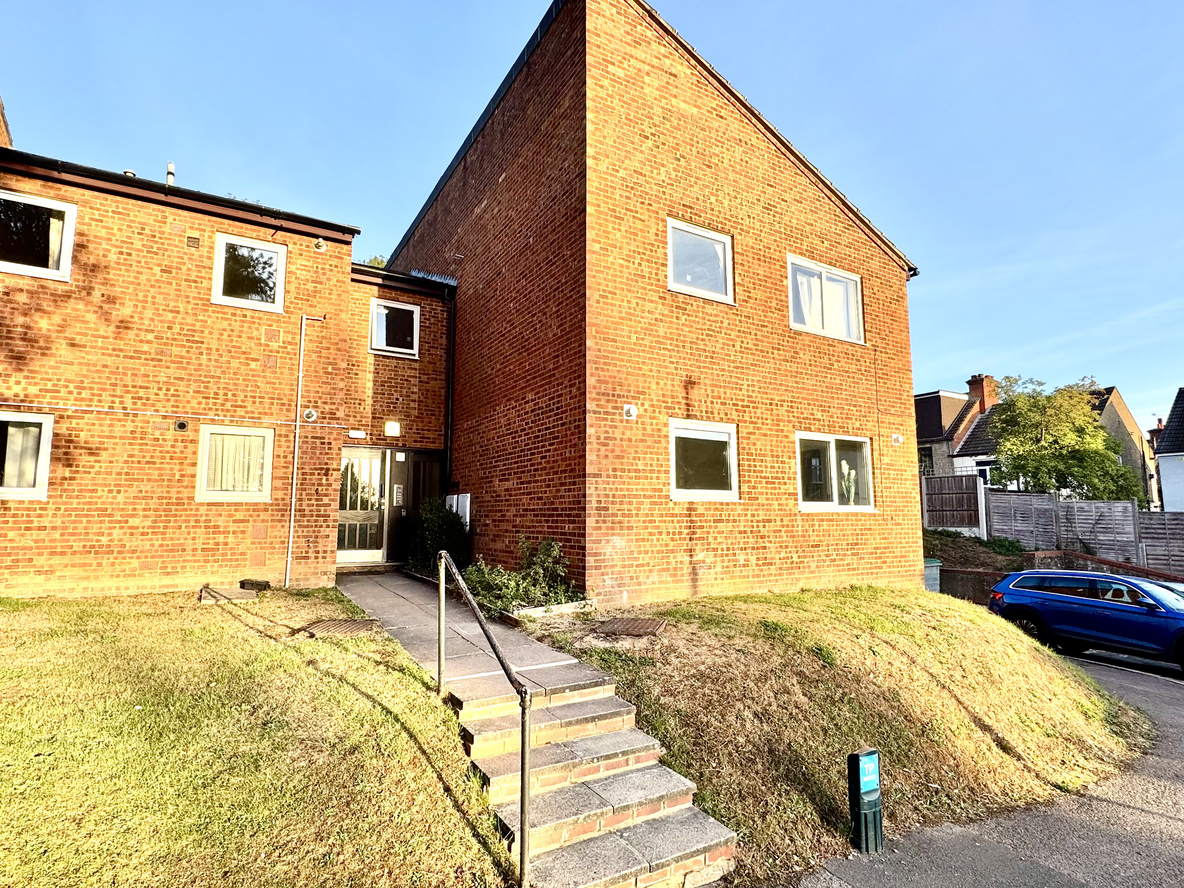 Rowan Close, Luton, LU1