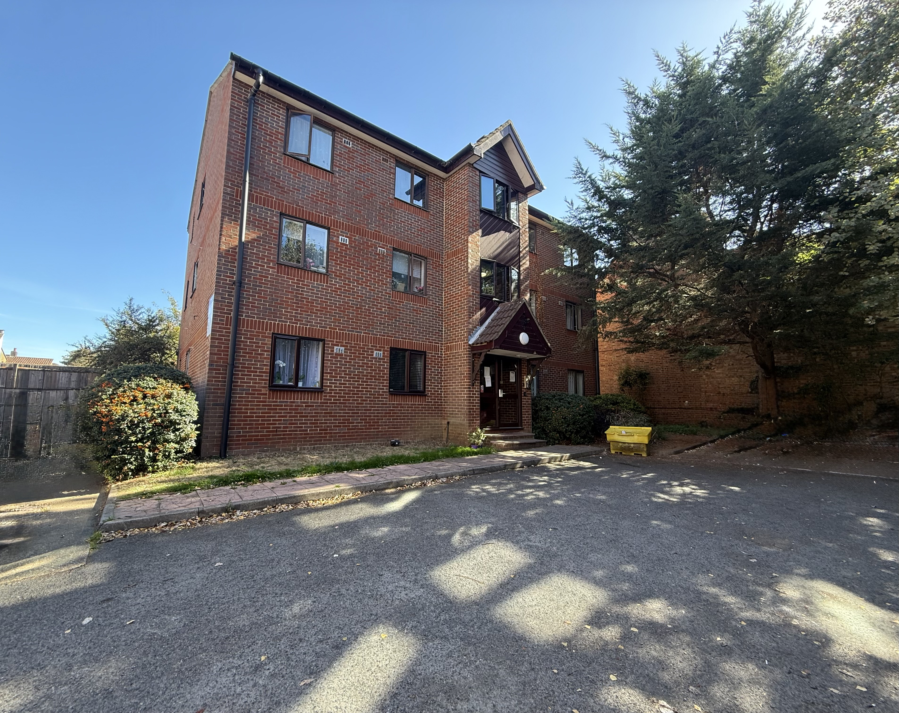 2 Nightingale Court, Waldeck Road, Luton, LU3 1AB