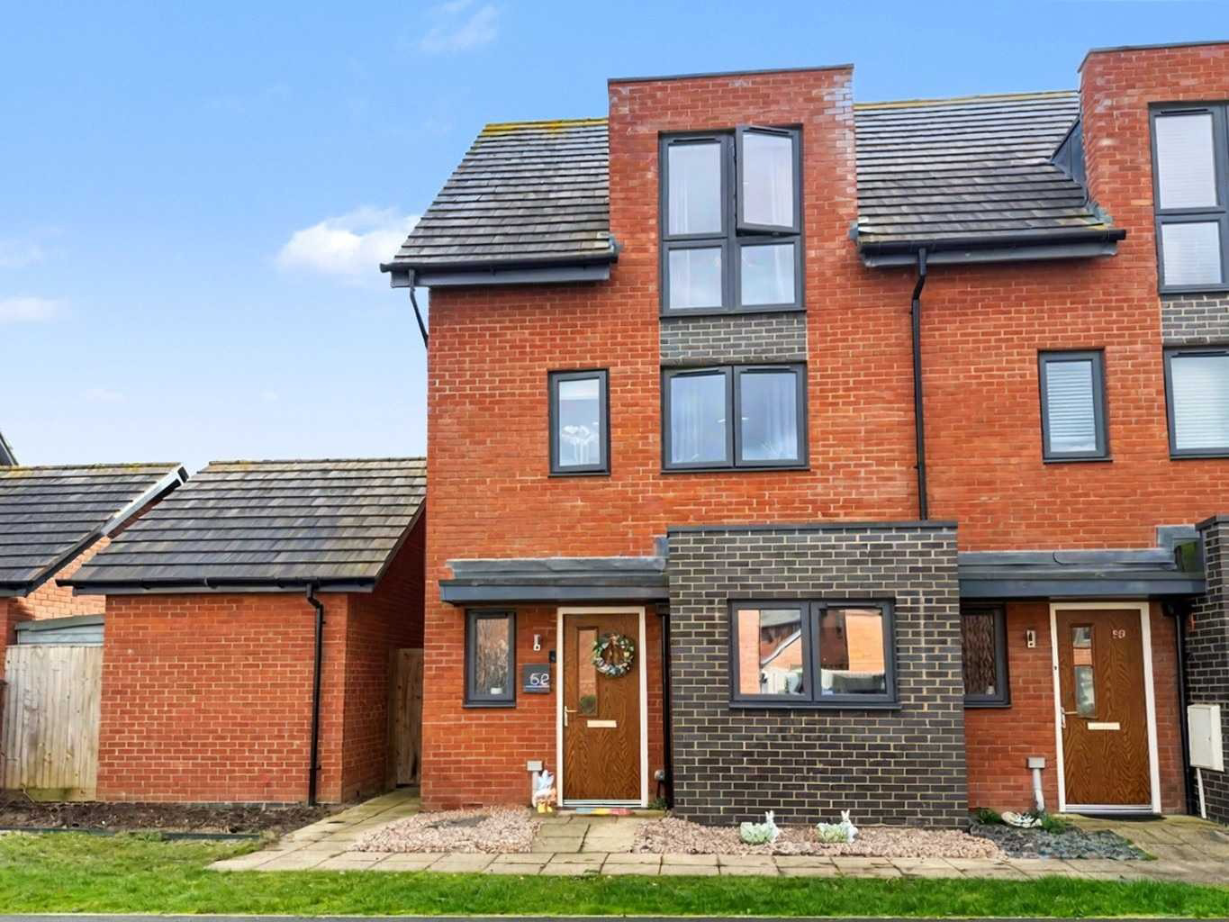 52 Rievaulx Way, Daventry, NN11 2PG