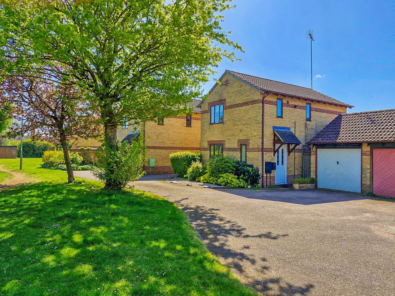8 Birch Close, Woodford Halse, NN11 3NF
