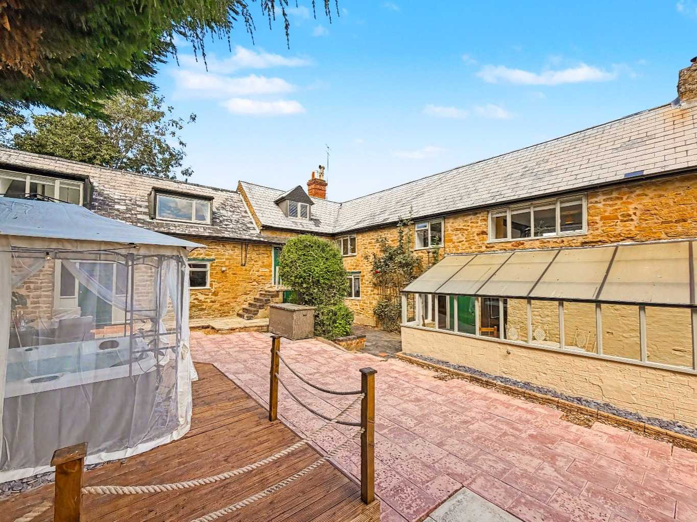 Manor Farm House, 61 Orchard Street, Drayton, Daventry, NN11 9EU, photo 3