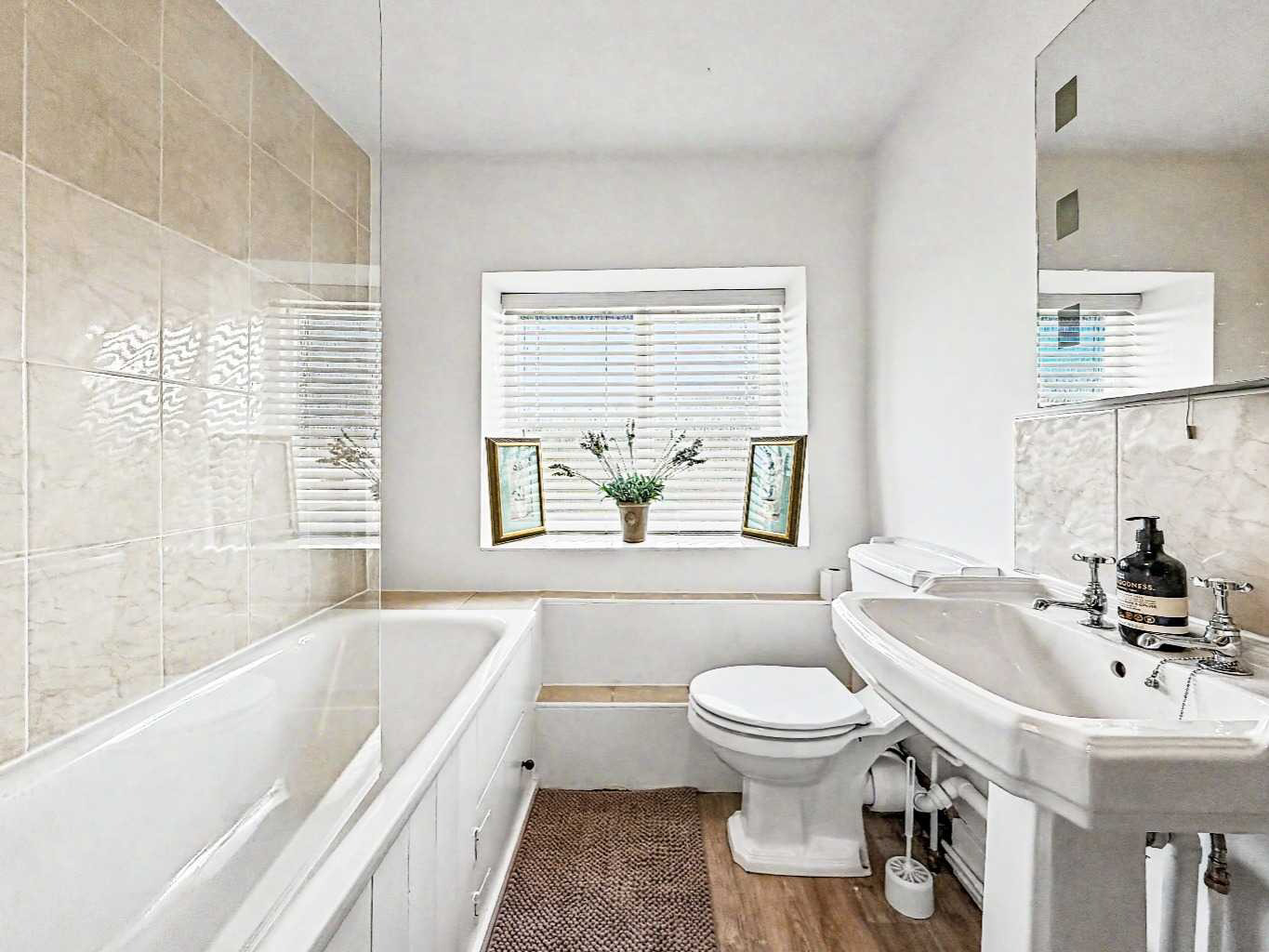 Manor Farm House, 61 Orchard Street, Drayton, Daventry, NN11 9EU, photo 49