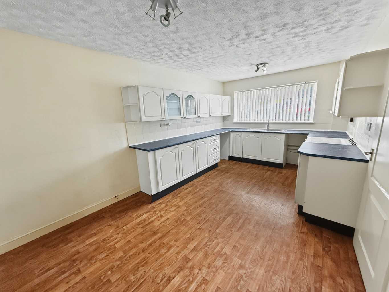 12 Waveney Close, Daventry, NN11 4PY, photo 2