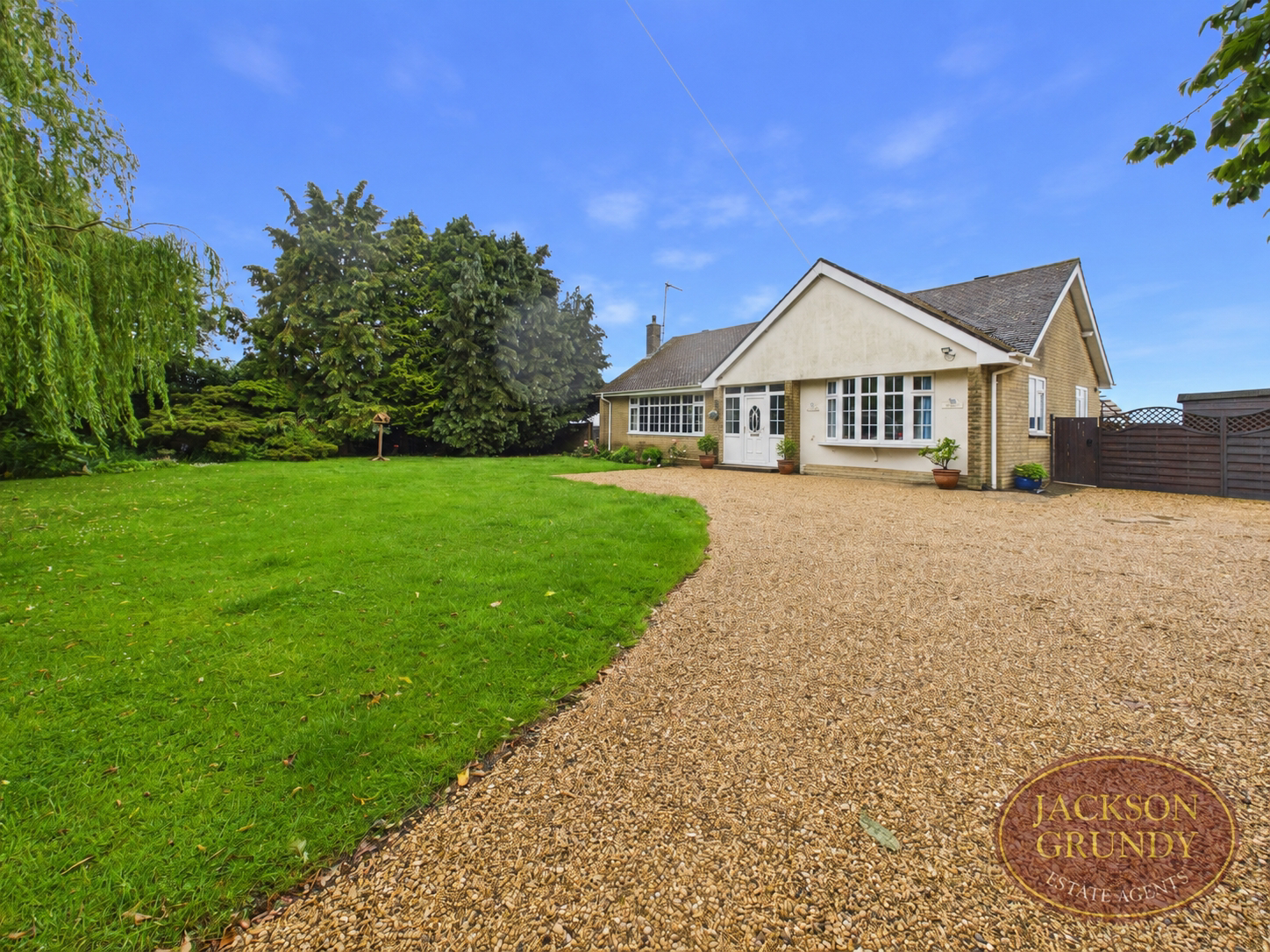 Long Buckby Road, Daventry, NN11 2LT