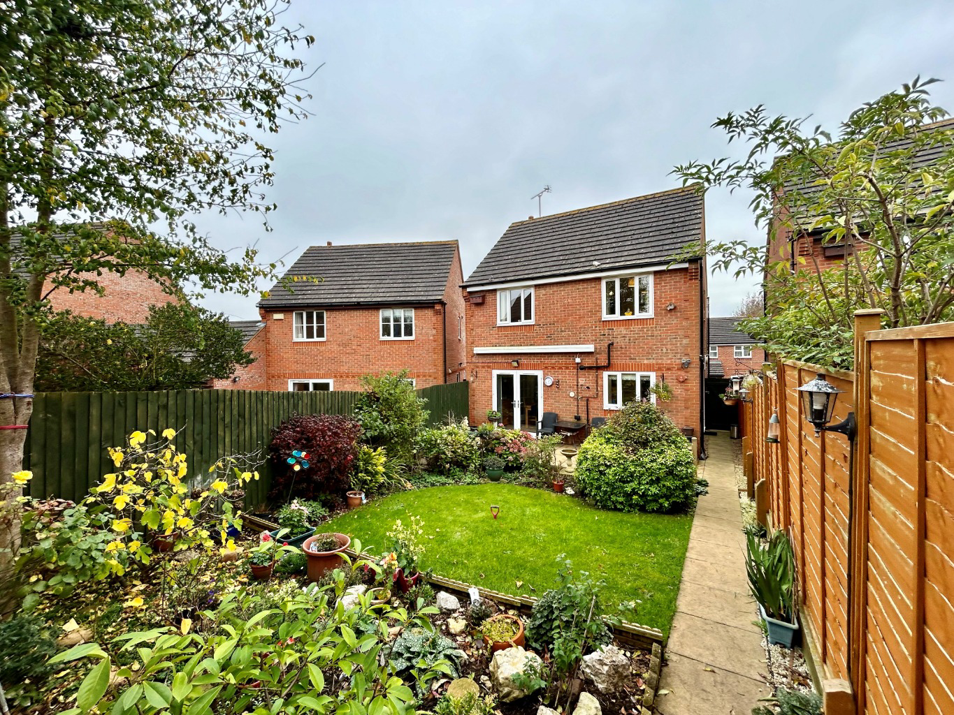Edgehill Drive, Lang Farm, NN11 0GR, photo 3
