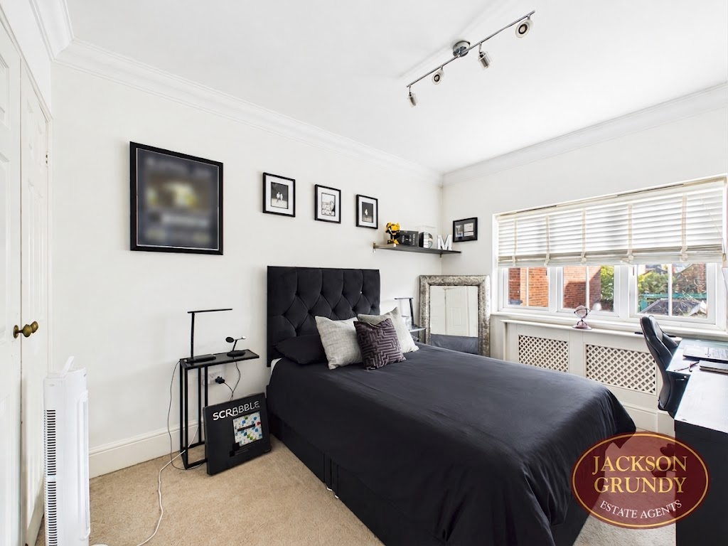The Spinney, Grange Park, NN4 5BT, photo 14