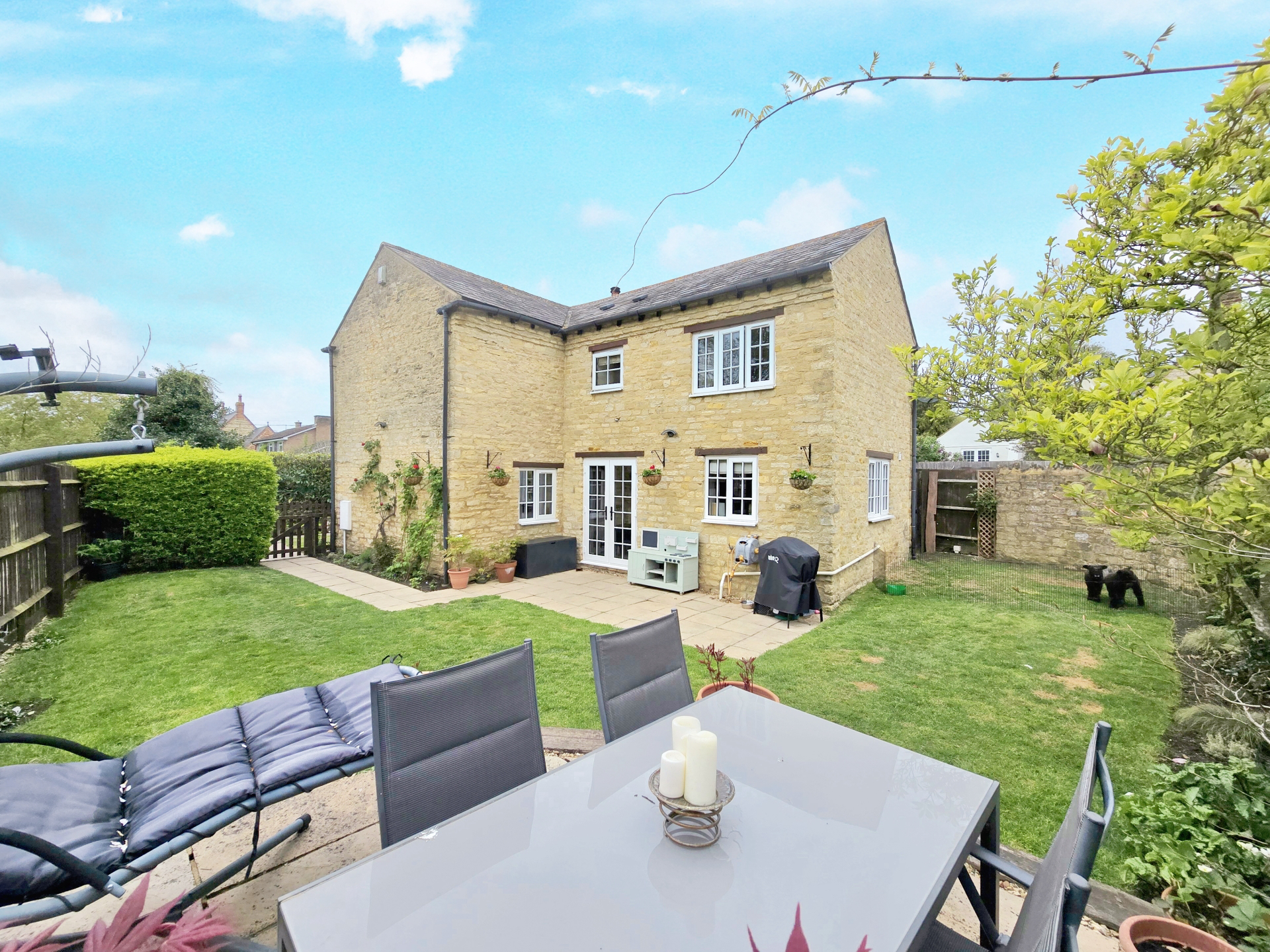 St. Michaels Court, Ashton, NN7 2PP, photo 2