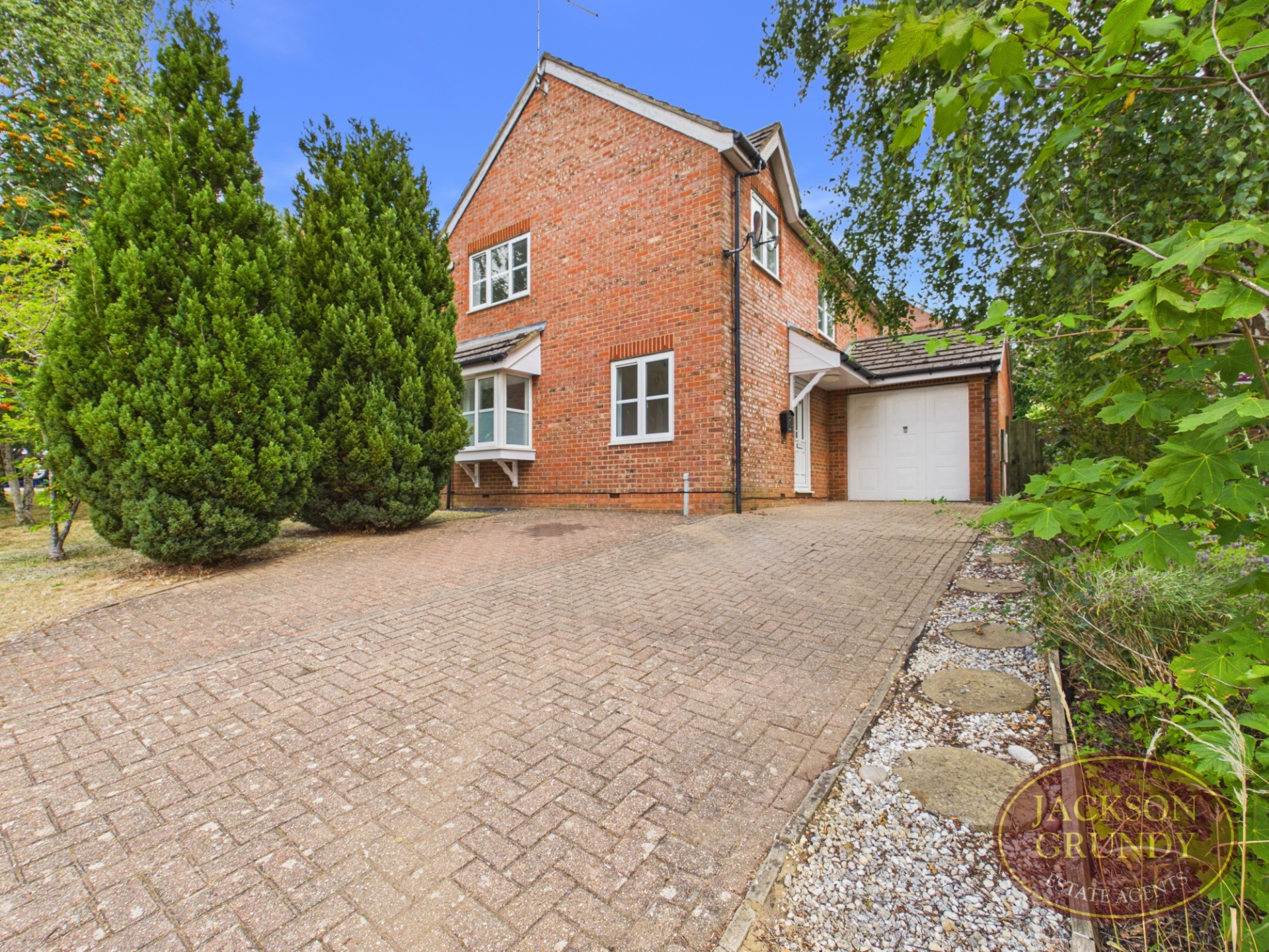 Campbell Close, Weedon, NN7 4TF