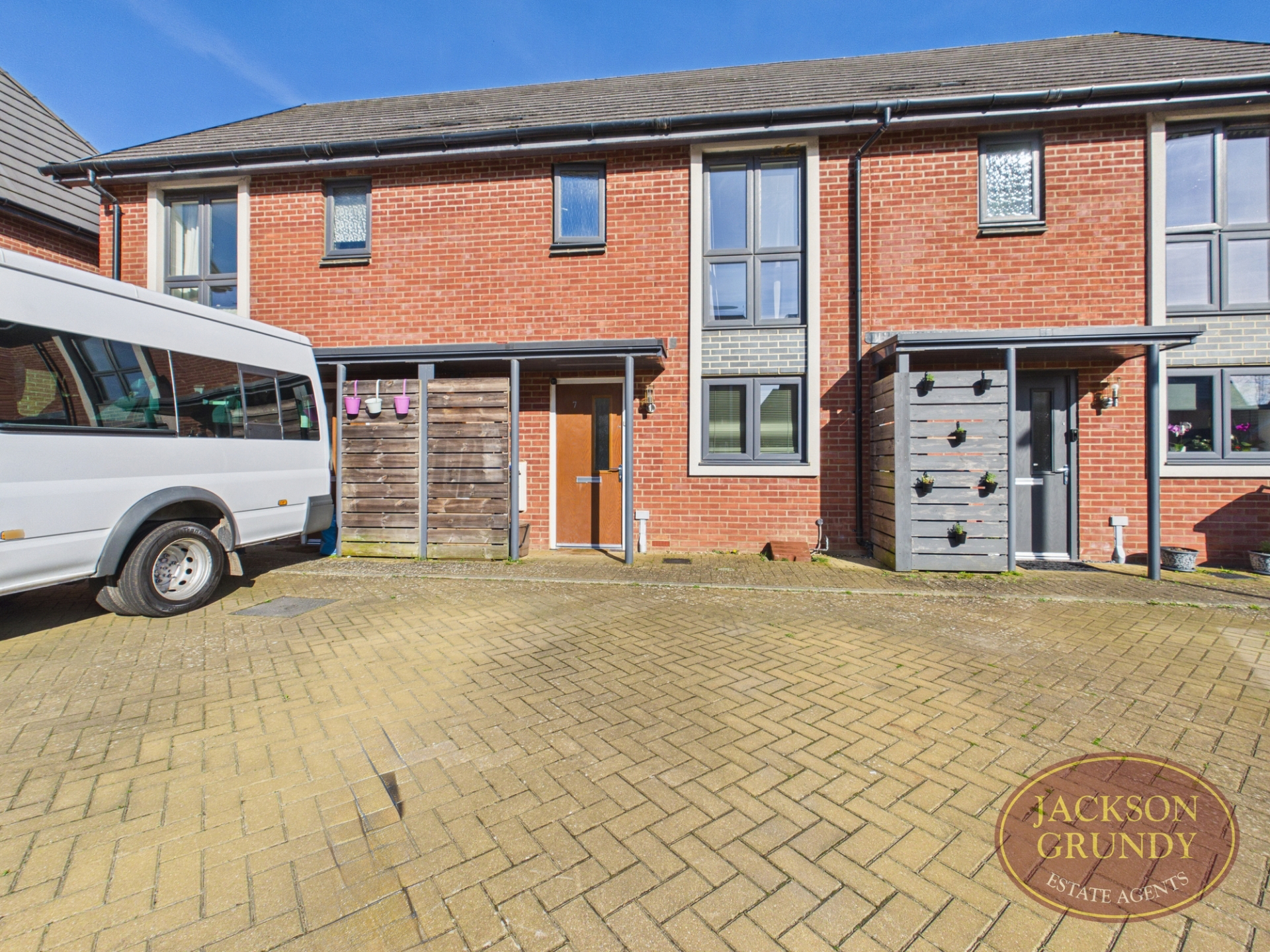 Wymondham Close, Monksmoor, NN11 2PN