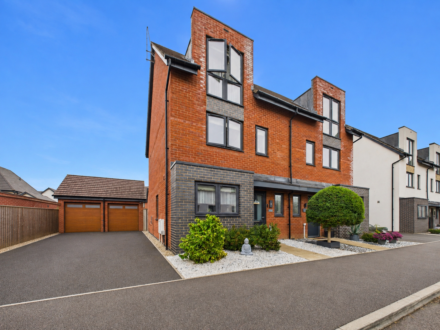 Coombe Close, Daventry, NN11 2PW
