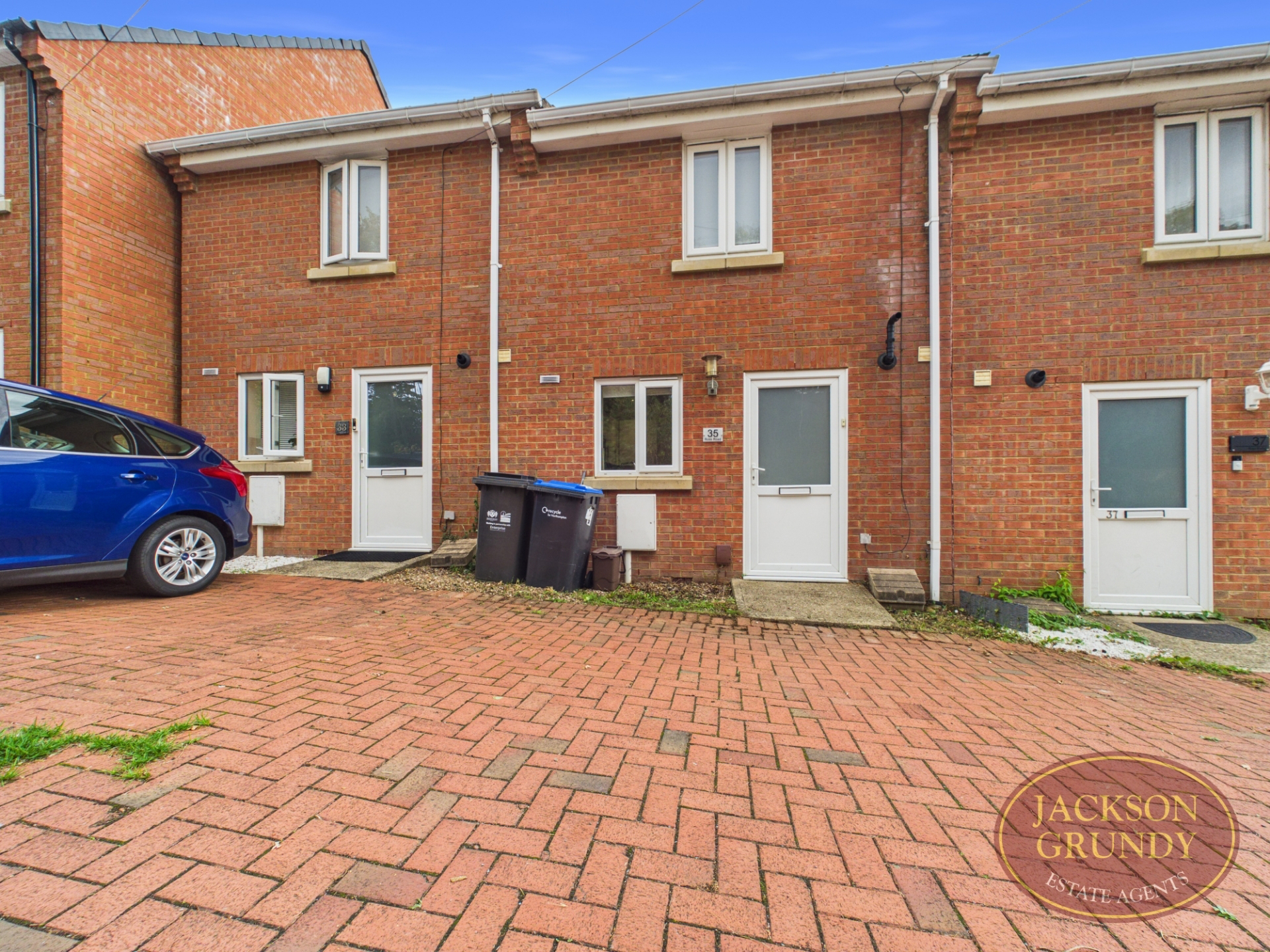 Ross Road, St. James, NN5 5AY