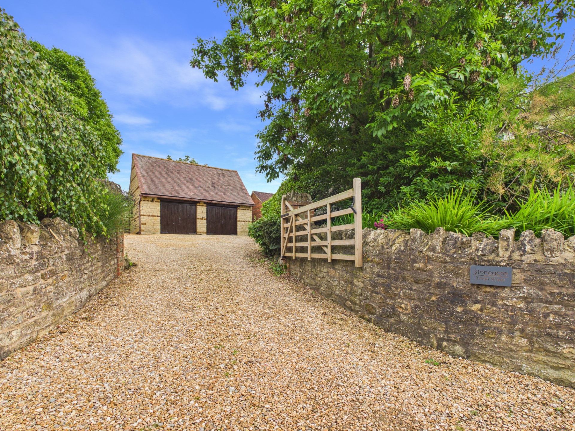 High Street, Blisworth, NN7 3BJ, photo 2